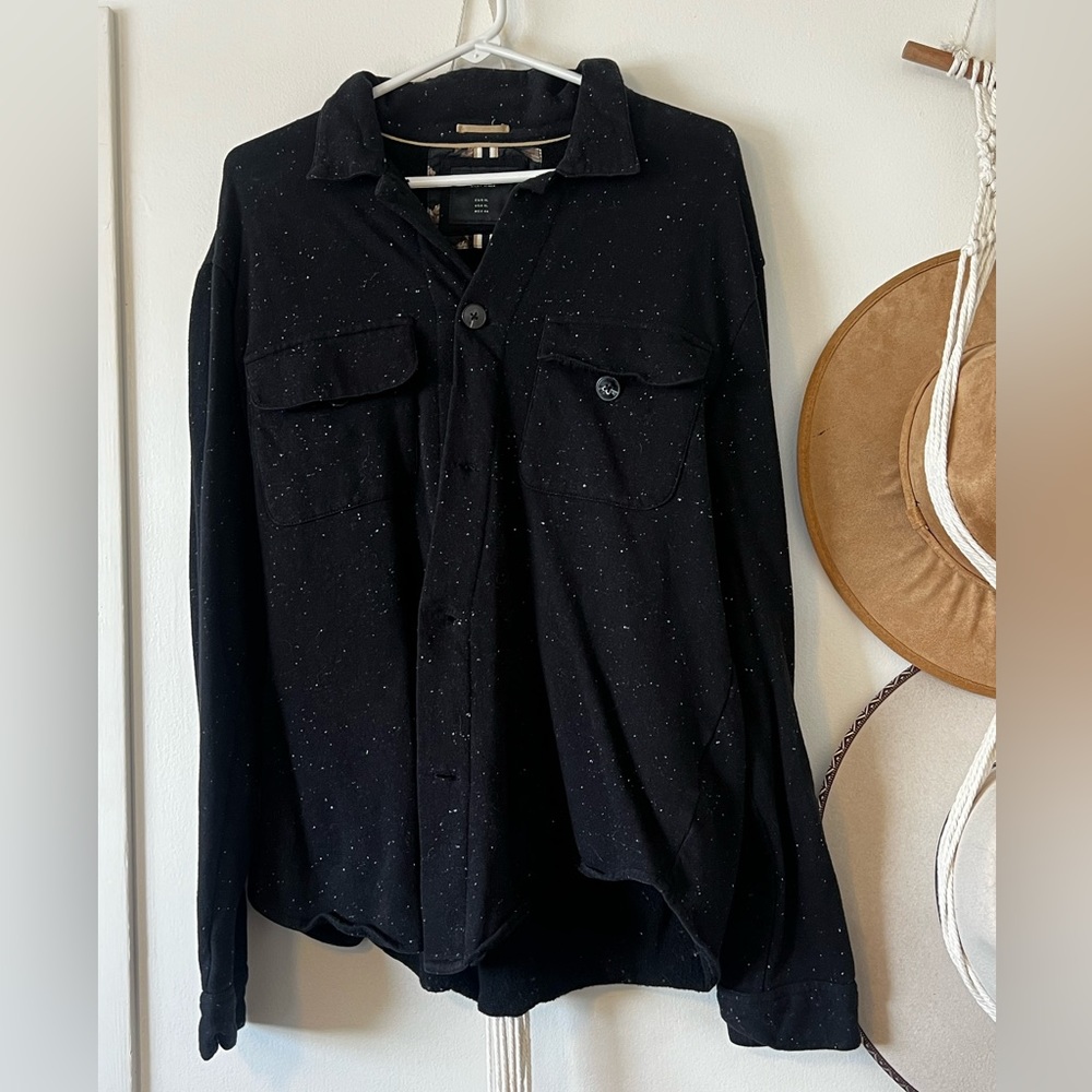 LIKE NEW ⭐️ black speckled long sleeve button down